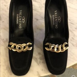 Black suede Valentino pump in great condition
